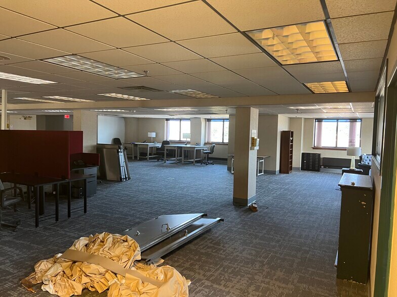 More Photos Of 136 Center St, Old Town Office For Sale