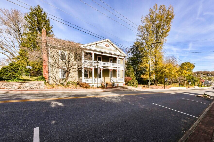 More Photos Of 173 Main St, Stanardsville Flex For Sale