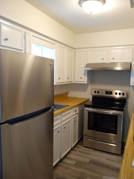 More Photos Of 111 S Broadway St, Bells Apartments For Sale