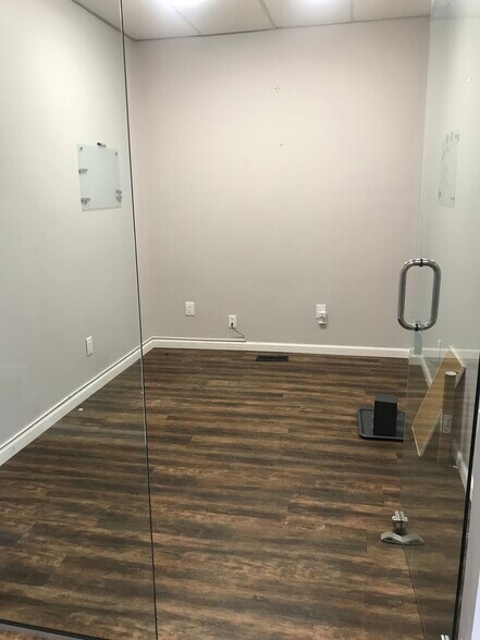 More Photos Of 1689 E Main St, Columbus Office Residential For Lease
