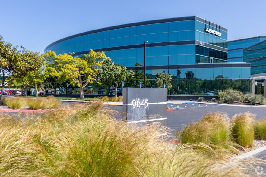 More Photos Of 9635 Granite Ridge Dr, San Diego Office For Lease