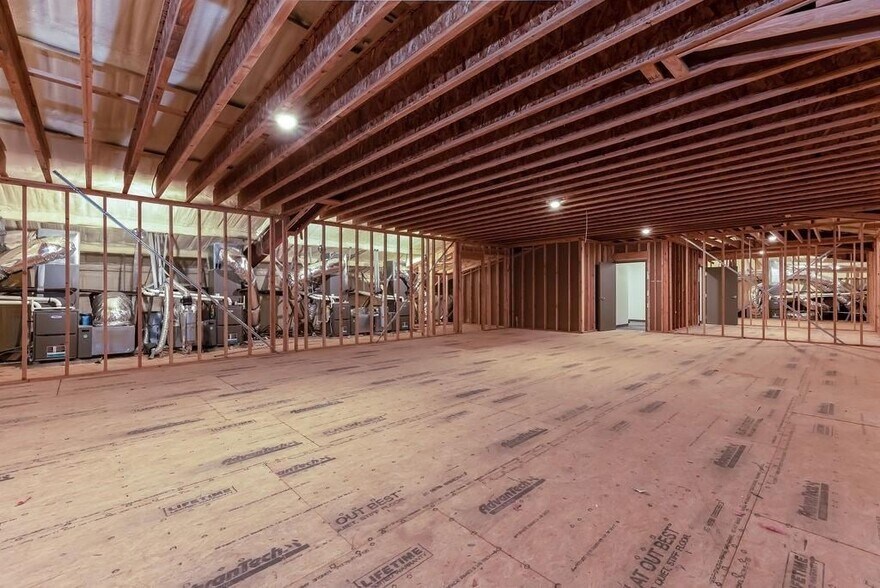 More Photos Of 417 NE 144th Pl, Edmond Light Distribution For Lease