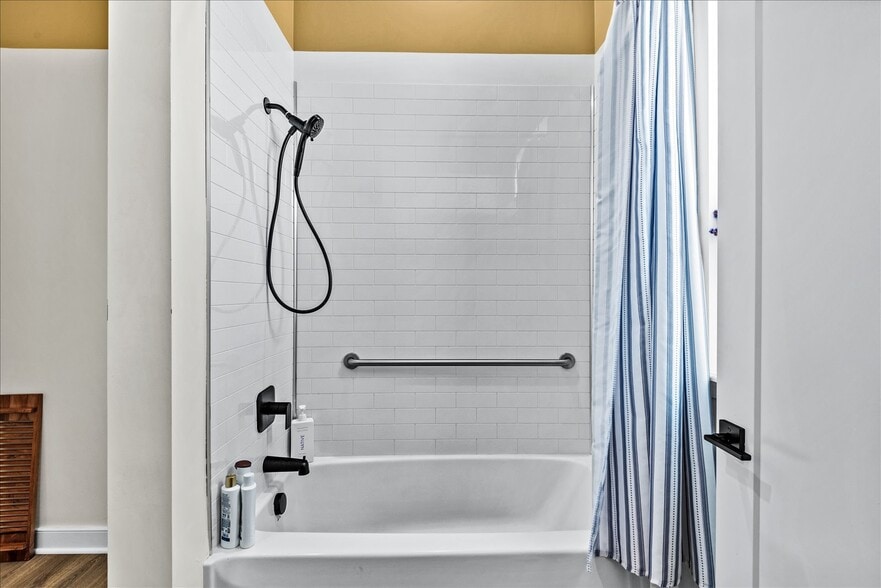 More Photos Of 10 Irving Ave N, Colonial Beach Apartments For Sale