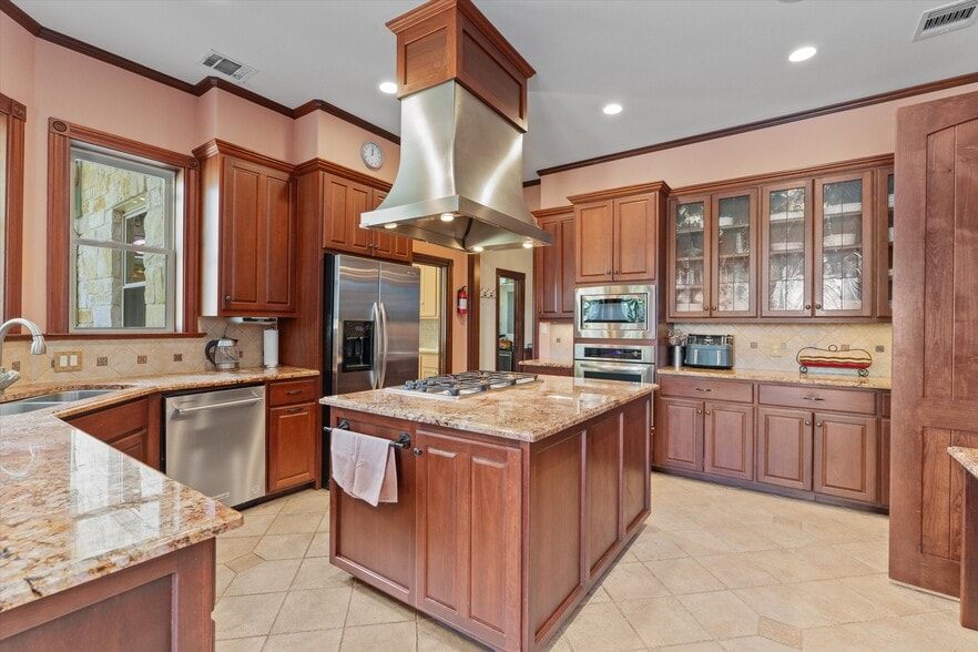 More Photos Of 1092 FM 3000, Elgin Specialty For Sale