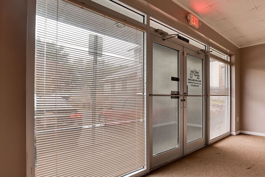 More Photos Of 10510 Abercorn St, Savannah Freestanding For Lease