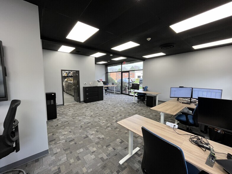 More Photos Of 43 Commerce St, Springfield Flex For Sale