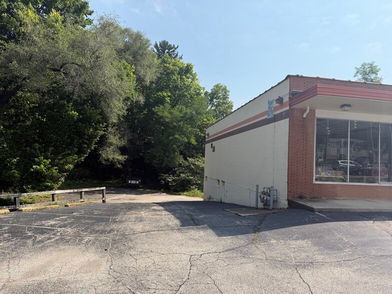 More Photos Of 7600-7602 N Main St, Dayton Freestanding For Sale