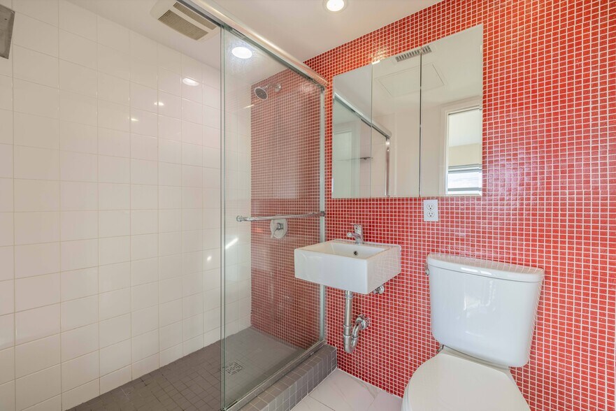 More Photos Of 2015 Hancock St, San Diego Apartments For Sale