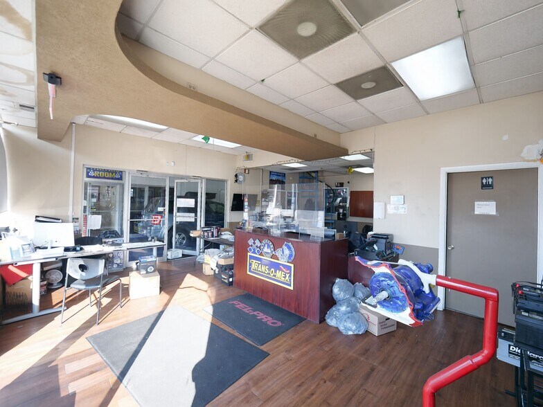 More Photos Of 5000 W Cermak Rd, Cicero Auto Repair For Sale