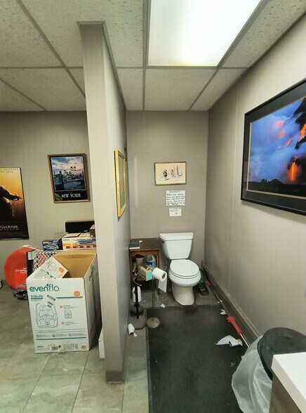 More Photos Of 1386 Lovejoy St, Sloan Warehouse For Lease