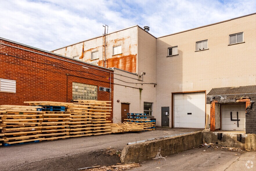 More Photos Of 12300 Boul Albert-Hudon, Montréal Warehouse For Lease
