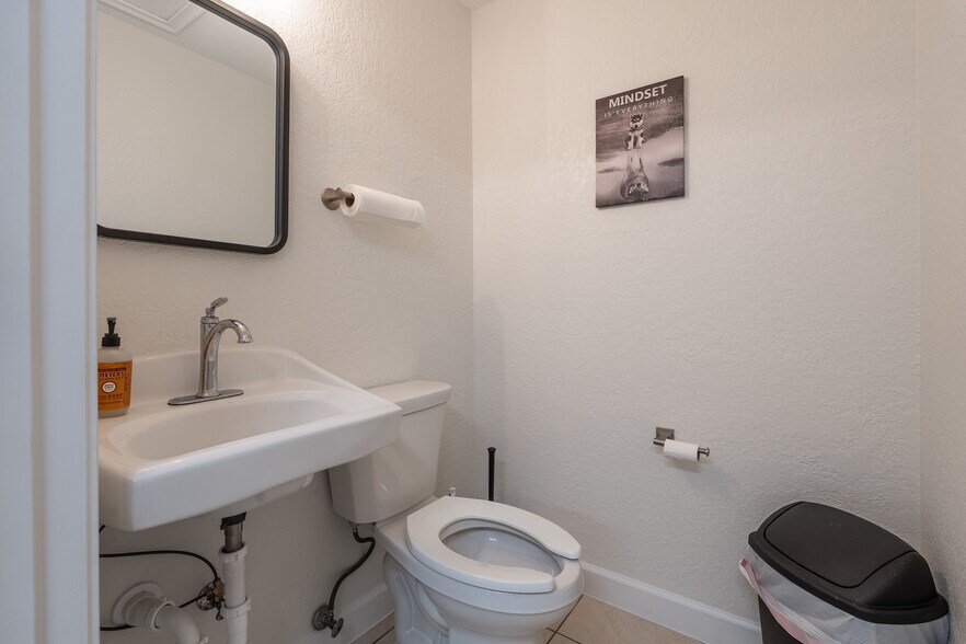 More Photos Of 1720 SE County Highway 484, Belleview Office For Sale