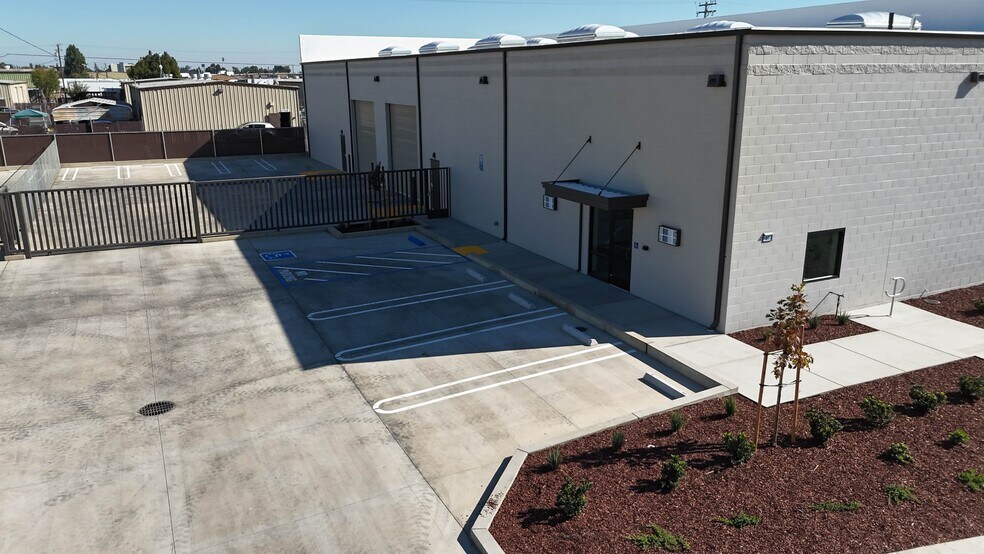 More Photos Of 1800 Olympic Dr, Turlock Service For Lease