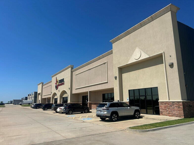 More Photos Of 9217-9301 S Eastern Ave, Oklahoma City Warehouse For Sale