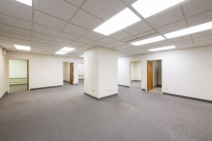 More Photos Of 6701 Rockside Rd, Independence Medical For Lease