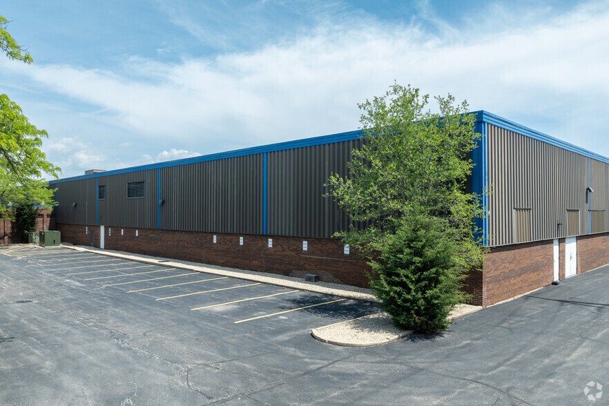More Photos Of 1845 Tonne Rd, Elk Grove Village Manufacturing For Lease