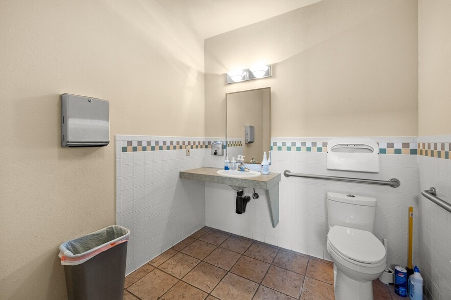 More Photos Of 4400 SW 110th Ave, Beaverton Medical For Sale