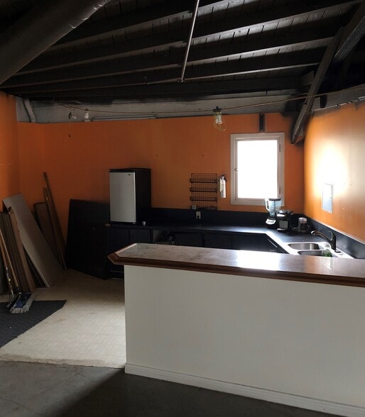 More Photos Of 95 N Arroyo Pky, Pasadena General Retail For Sale