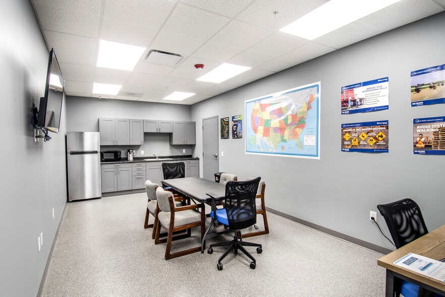 More Photos Of 2104 S 29th St, Council Bluffs Warehouse For Sale