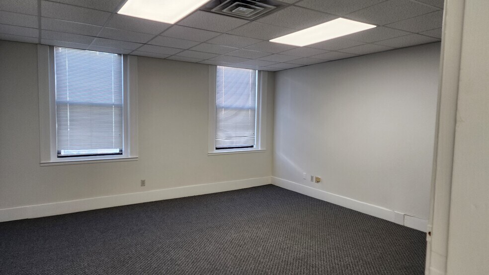 More Photos Of 14-18 Broadway, Taunton Storefront Retail Office For Lease