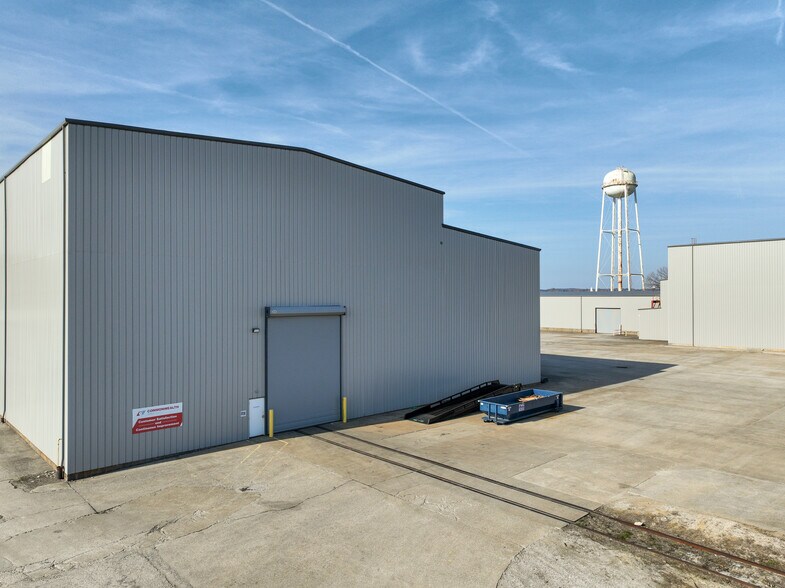 More Photos Of 2870 River Rd, Hawesville Warehouse For Lease