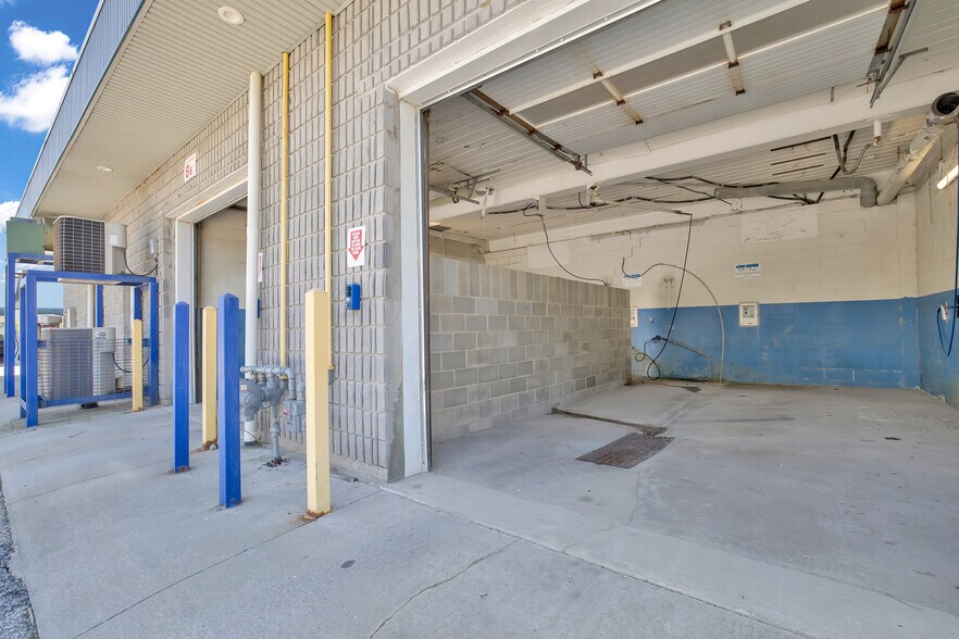 More Photos Of 1727 Division Rd N, Kingsville Restaurant For Sale