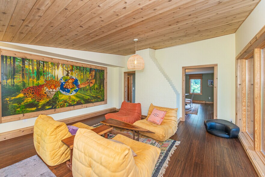 More Photos Of 62 Mount Pleasant Rd, Columbia Specialty For Sale