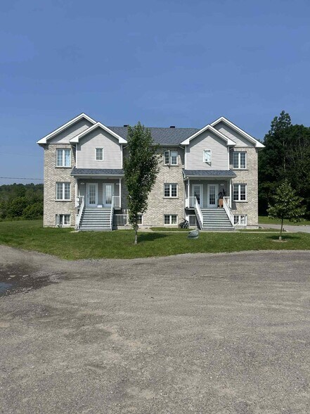 Primary Photo Of 1325-1325 Rue Des Volets, Sainte-Julienne Apartments For Sale