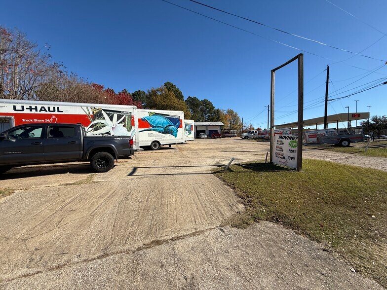 More Photos Of 3718 Troup Hwy, Tyler General Retail For Sale