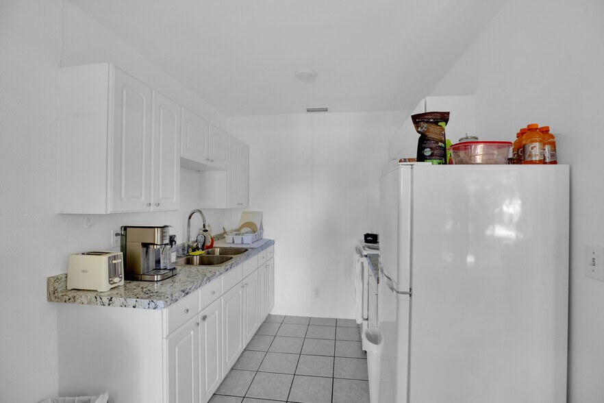 More Photos Of 2407 15th Ave, Vero Beach Specialty For Sale