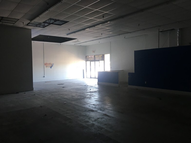 More Photos Of 1227 Cherokee Rd, Alexander City Freestanding For Lease