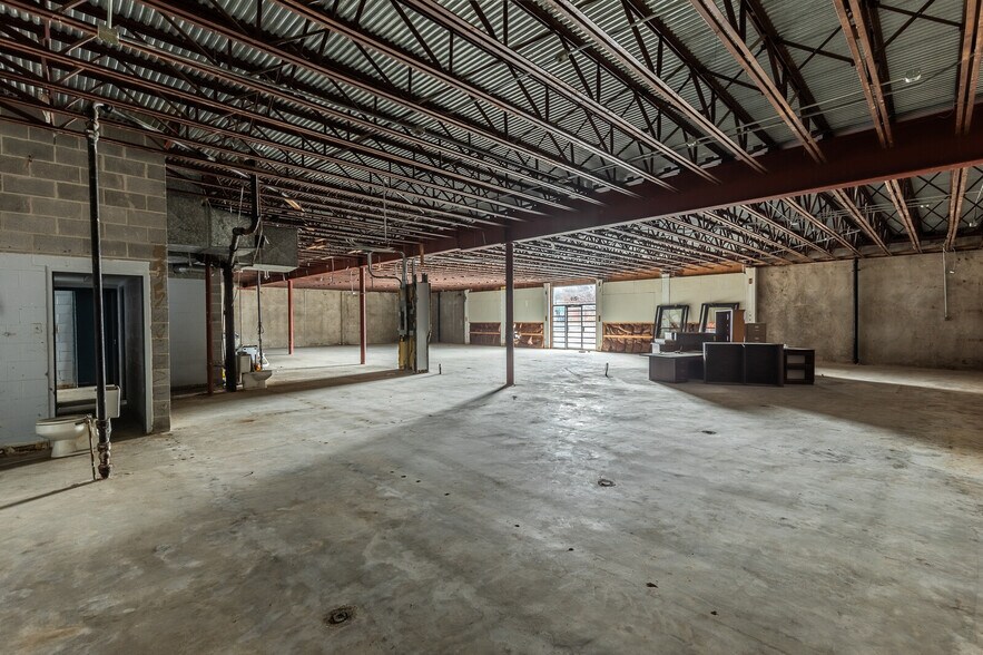 More Photos Of 1210 Lake Air Dr, Waco Freestanding For Sale