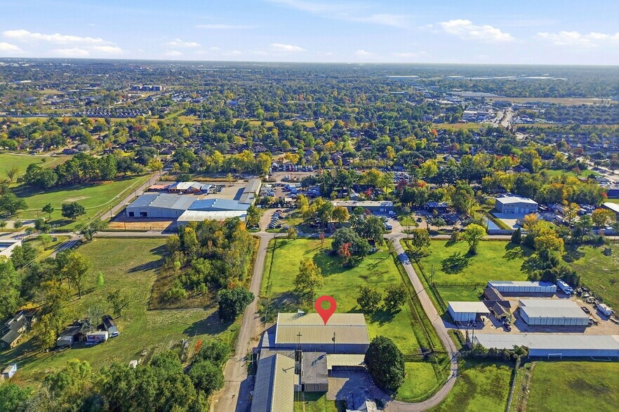 More Photos Of 13026 Rosecrest Dr, Houston Warehouse For Lease