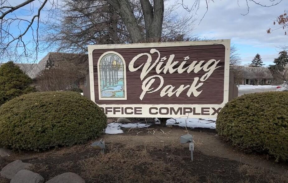 More Photos Of 28085 N Ashley Cir, Libertyville Medical For Sale