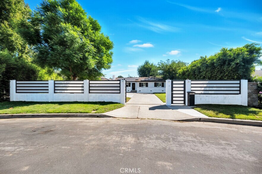 Primary Photo Of 8738 Paso Robles Ave, Sherwood Forest Healthcare For Lease