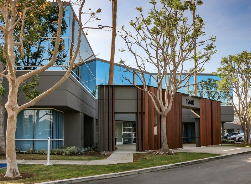 More Photos Of 1932 E Deere Ave, Santa Ana Unknown For Lease