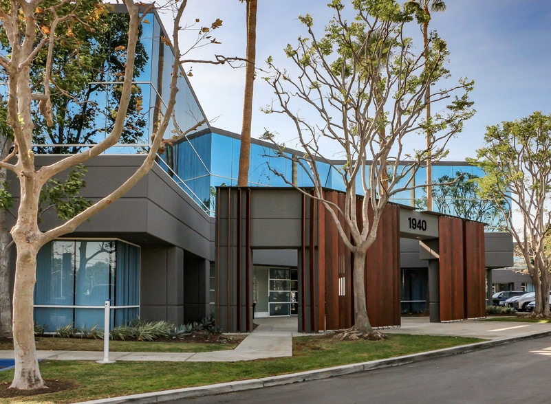 More Photos Of 1940 E Deere Ave, Santa Ana Office For Lease