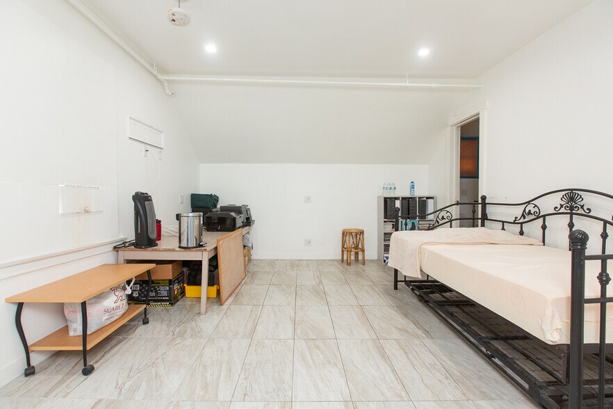 More Photos Of 757 Pier Ave, Santa Monica Office For Sale