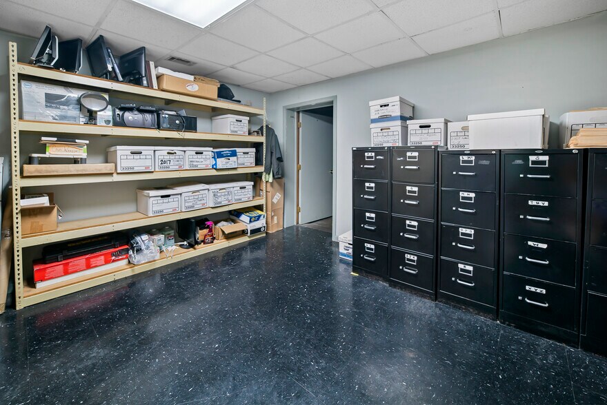 More Photos Of 3237 W Bay St, Savannah Warehouse For Sale