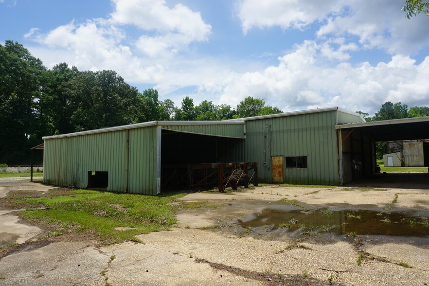 More Photos Of 403 N Main St, Evergreen Warehouse For Sale