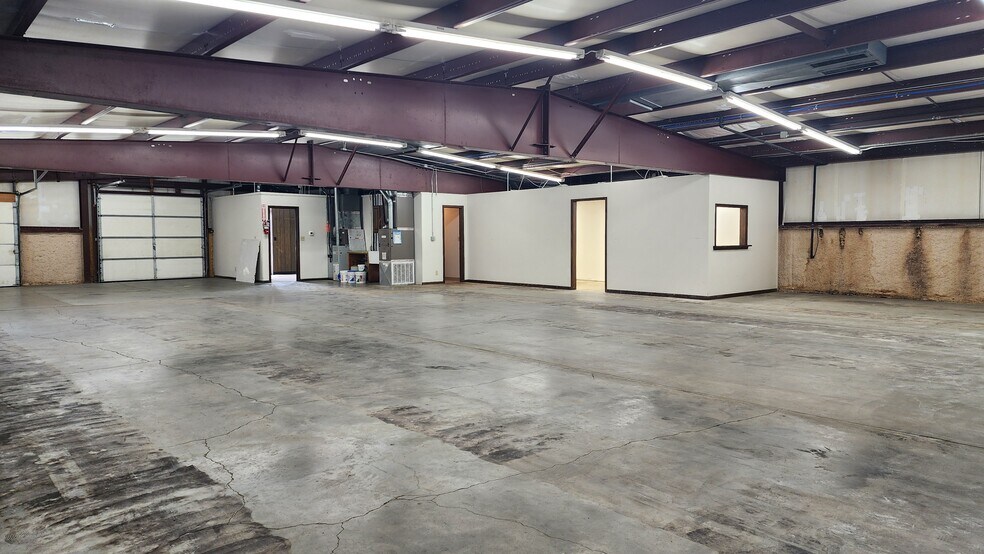 More Photos Of 5617 S 49th St, Lincoln General Retail For Lease