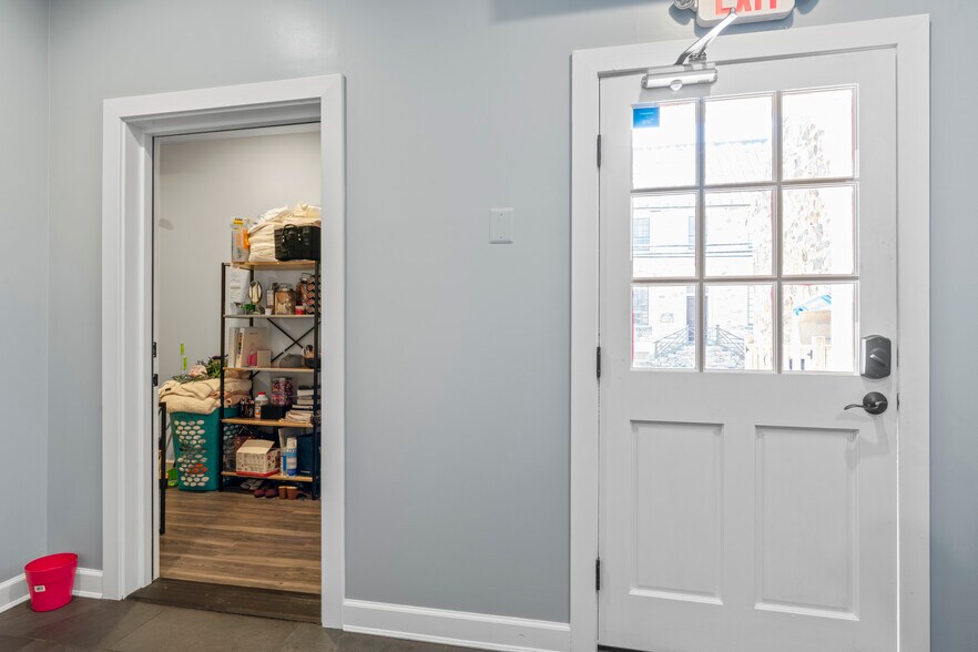 More Photos Of 104 Loudoun St SW, Leesburg Storefront Retail Office For Sale