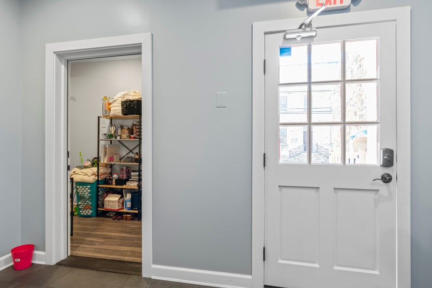 More Photos Of 104 Loudoun St SW, Leesburg Storefront Retail Office For Sale