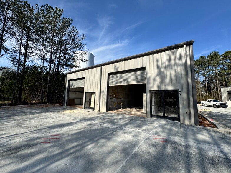 More Photos Of 3720 W County Line Rd, Douglasville Light Distribution For Lease