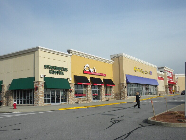 More Photos Of 599 North Ave, Wakefield Office For Lease