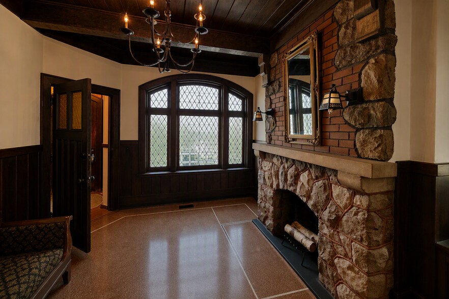 More Photos Of 91 Cass Ave, Mount Clemens Office For Sale