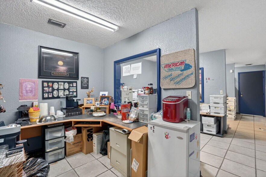 More Photos Of 9180 NW 119th St, Hialeah Warehouse For Sale