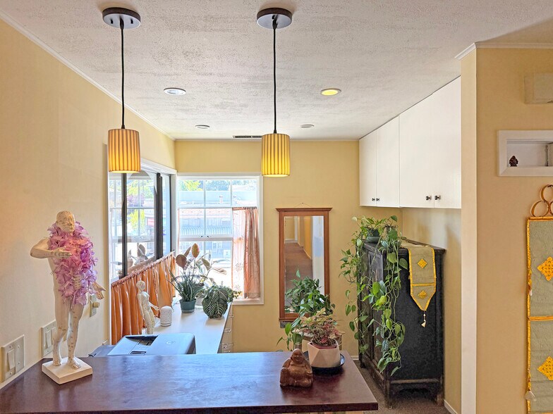 More Photos Of 3929 Grand Ave, Oakland Medical For Lease