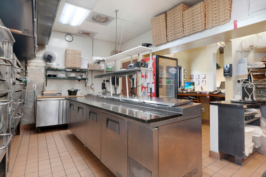 More Photos Of 2515 Tamiami Trl, Punta Gorda Restaurant For Sale