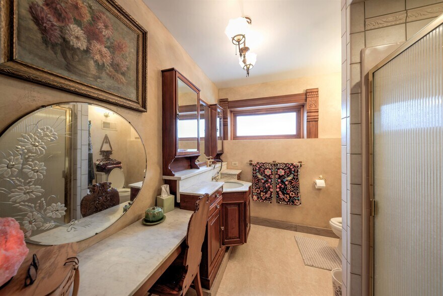 More Photos Of 890 Lake Ave, Woodstock General Retail For Sale